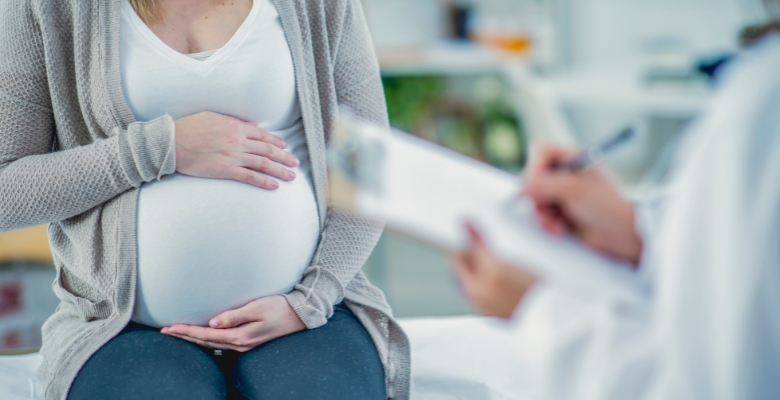 Lúpus condiciona maternidade: mulheres têm menos filhos do que desejam devido à doença